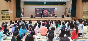 3, 4학년 흡연예방 마술공연 관람